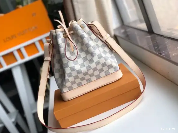 NOE VUITTON BB LOUIS 0528
